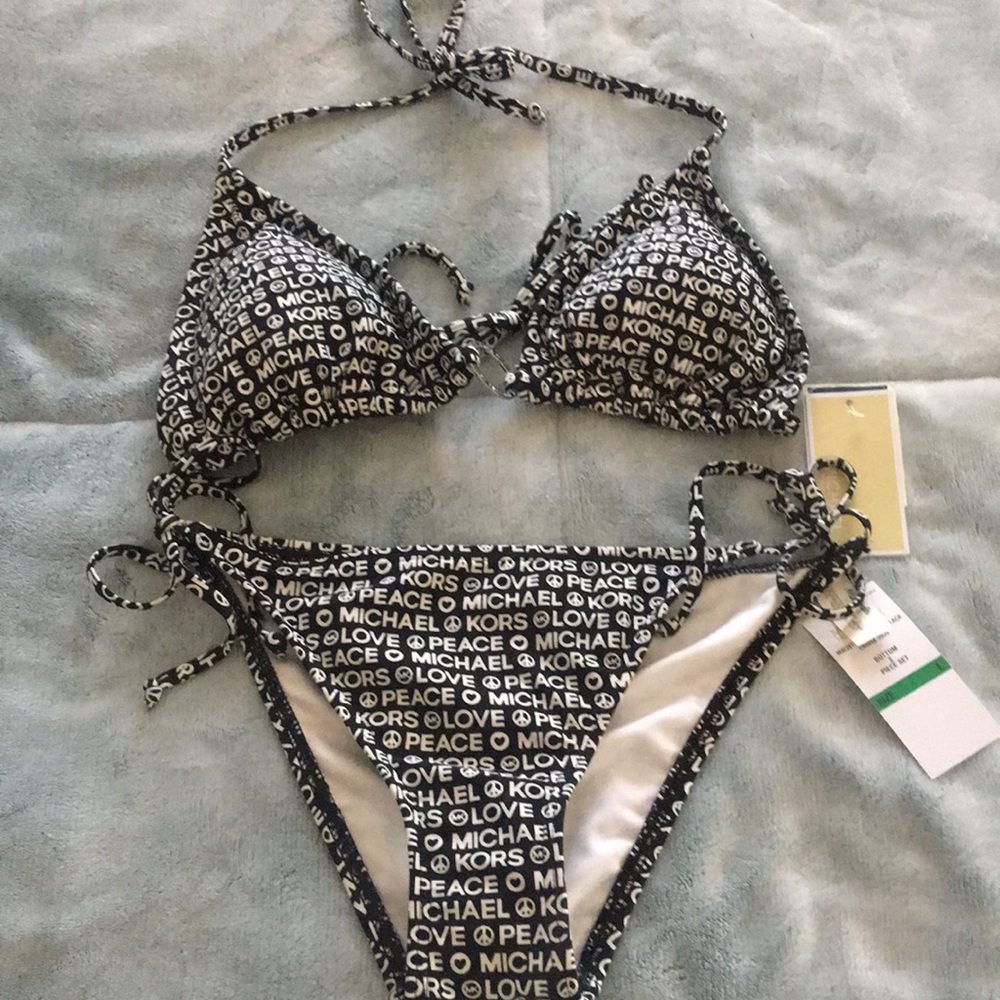 ❤️NEW!!!❤️ Michael Kors 2 pcs Swimsuit.